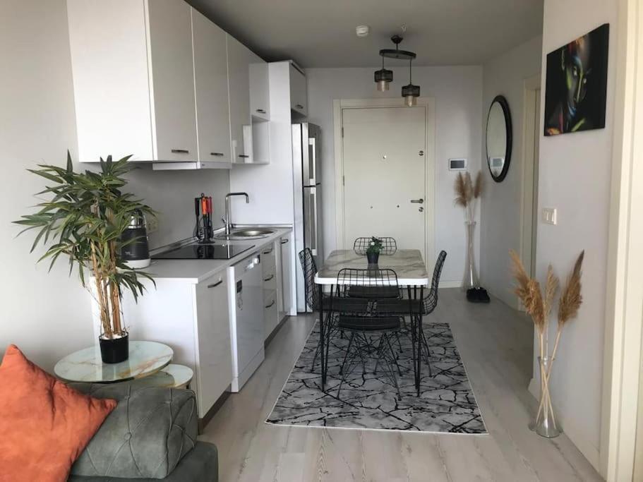 Deniz Manzarali Yuksek Kat Lux Aylikta Indirim Daire İstanbul